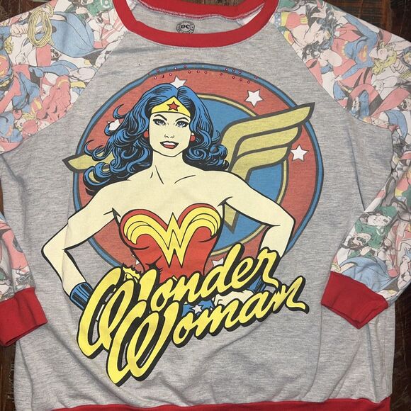 Wonder Woman Sweater Girls XL Gray Red Pullover Sweatshirt Kid Youth - Picture 2 of 7